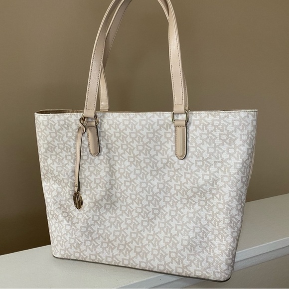 DKNY Bryant Signature Tote Beige And Mocha - Picture 1 of 4